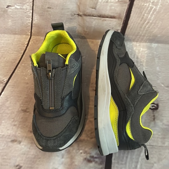 UGG boys slip on sneaker size 1 - Picture 12 of 15